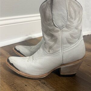 Idyllwind Women's Heeled Boots - Cream